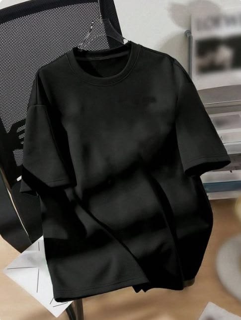 Premium oversized dropshoulder wanted shirt.